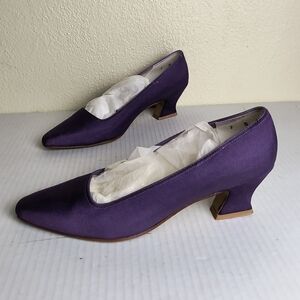 Satin Pumps Elegant Purple Women's Heels Size 7B / M Vintage